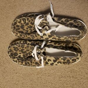 Off brand hey dudes size 7